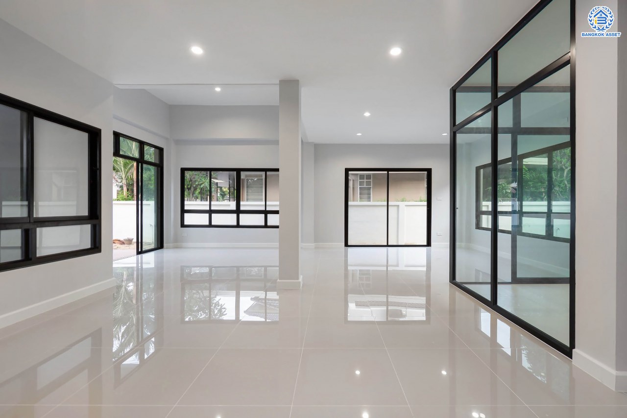 บ้านมือสองตกแต่งใหม่ ม.เนเบอร์โฮม วัชรพล เนื้อที่ 68 ตร.ว. ฟังก์ชัน 3 ห้องนอน 4 ห้องน้ำ 1 ห้องแม่บ้าน จอดรถได้ 2 คัน บนทำเลเชื่อมต่อหลายเส้นทาง ทั้ง ถนนสุขาภิบาล5 ถนนสายไหม และถนนรามอินทรา ใกล้ทางด่วน "ฉลองรัช" และรถไฟฟ้าสายสีเขียว "สถานีสายหยุด"